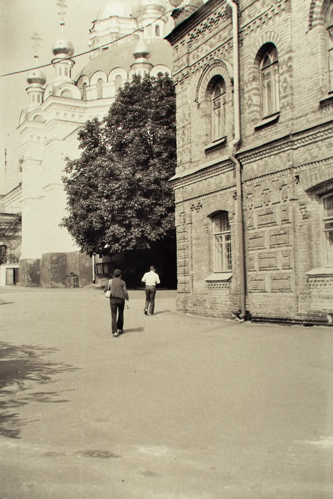 The Hotel Moskva tower above the square, trolleybus in the foreground